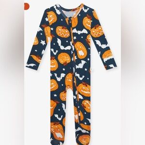 Footie Zippered - of pumpkins and bats -